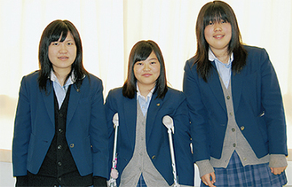同級生の（左から）本宮さん、前場さん、西山さん