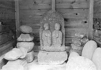 １９８６年に市が調査した際の「戸川原双体道祖神」