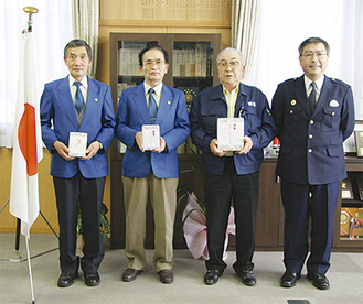 （左から）馬渕さん、鈴木さん、菊池代表