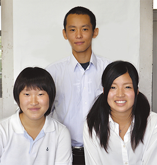全国大会に出場する（左から）片山さん、井上さん、和田さん