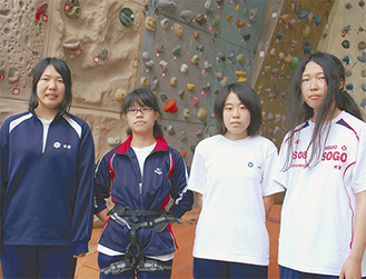 全国大会に出場する４人。左から田澤汐里さん、杉本睦さん、石橋穂花さん、田澤鞠奈さん