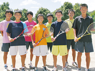 関東大会へ出場する南中ソフトテニス部の８人