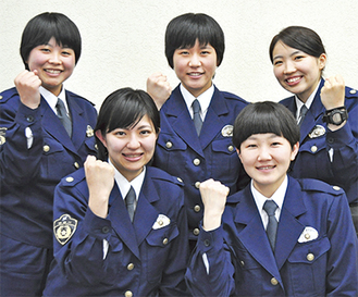 交番勤務の５人。左上から時計回りに、栗山巡査、柳田巡査、藤川巡査、赤木巡査、長崎巡査