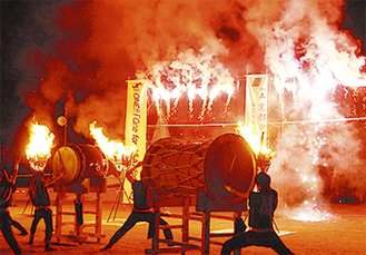 田中健一さんの作品「炎の競演 秦野タバコ祭り（花鳥風月）」