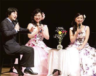 トークに花を咲かせる３人（左が山田さん）