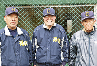 生え抜き部員の３人左から小泉さん、小川さん、鈴木さん
