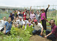 ラオス人と畑で交流