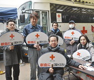 献血に64人が協力