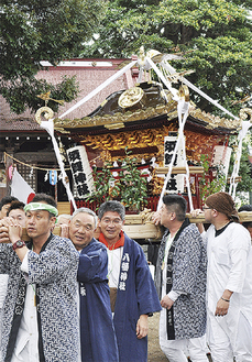新調された須賀神社の神輿
