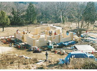 完成間近のくずはの家（１９９８年１月）