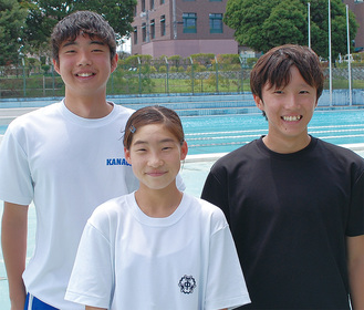 関東大会に出場する伊藤亮賀さん（左）、牧嶋菜波さん（中央）、関裕史さん（右）