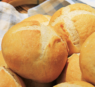 秦野産小麦を35％使って試作された、こなや（南矢名）のパン