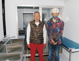石井さん(左）とジビエ館の代表の五十嵐栄一さん