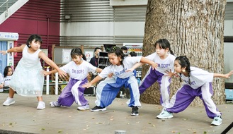 自分たちで選んだ衣裳で踊る小学２年生チーム