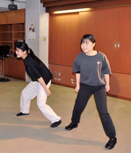 鶴巻公民館での稽古風景