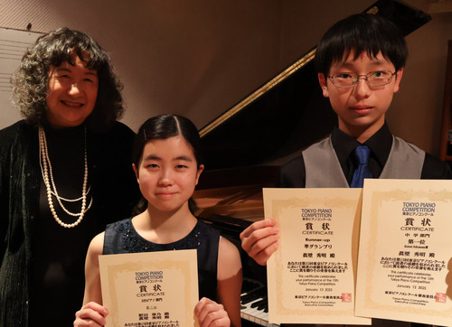 右から眞壁さん、肥田さん、石井代表