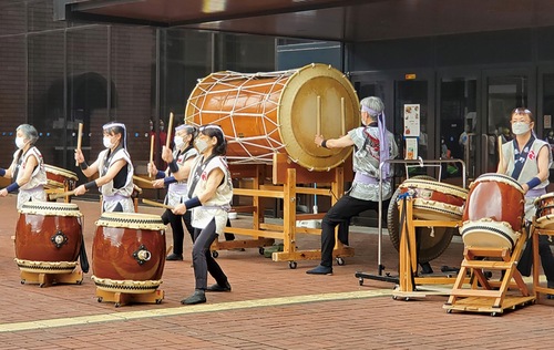 レギュラー出演の秦野観光和太鼓