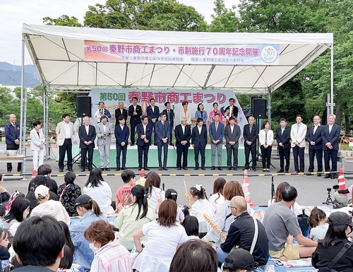 多くの来賓が出席した開会式