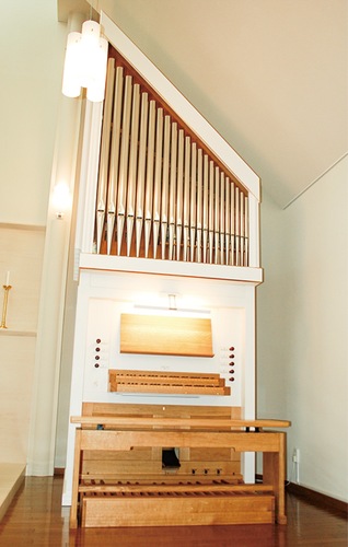 教会内のパイプオルガン