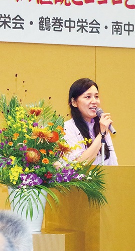 講演を行う牛窪氏