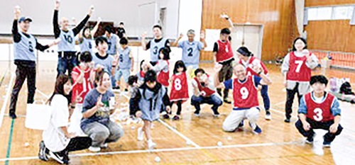 盛り上がったミニ運動会（主催者提供）