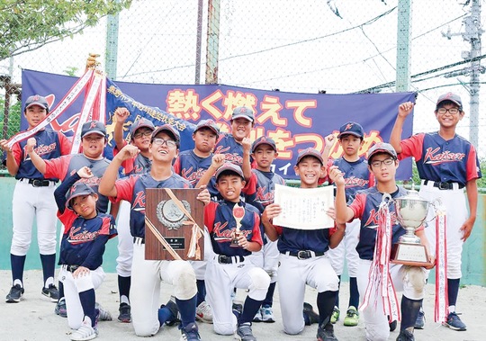 優勝を喜ぶカイザーのメンバー