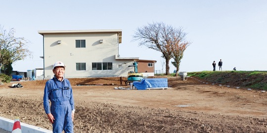 広場の整備が進む鶴巻排水機場と清水副会長