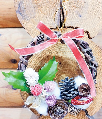 自然素材のクリスマスリース