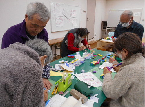 ものづくりを楽しむ参加者