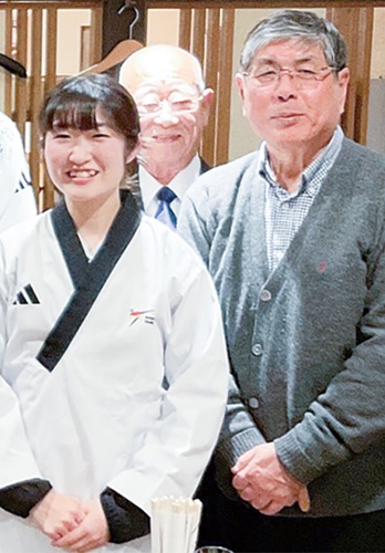 左から星野選手、福森会長、嵩会長