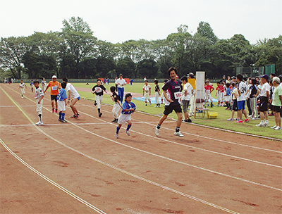全天候型トラックへ 秦野 タウンニュース