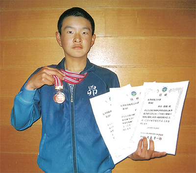 太極拳県大会で3種目入賞