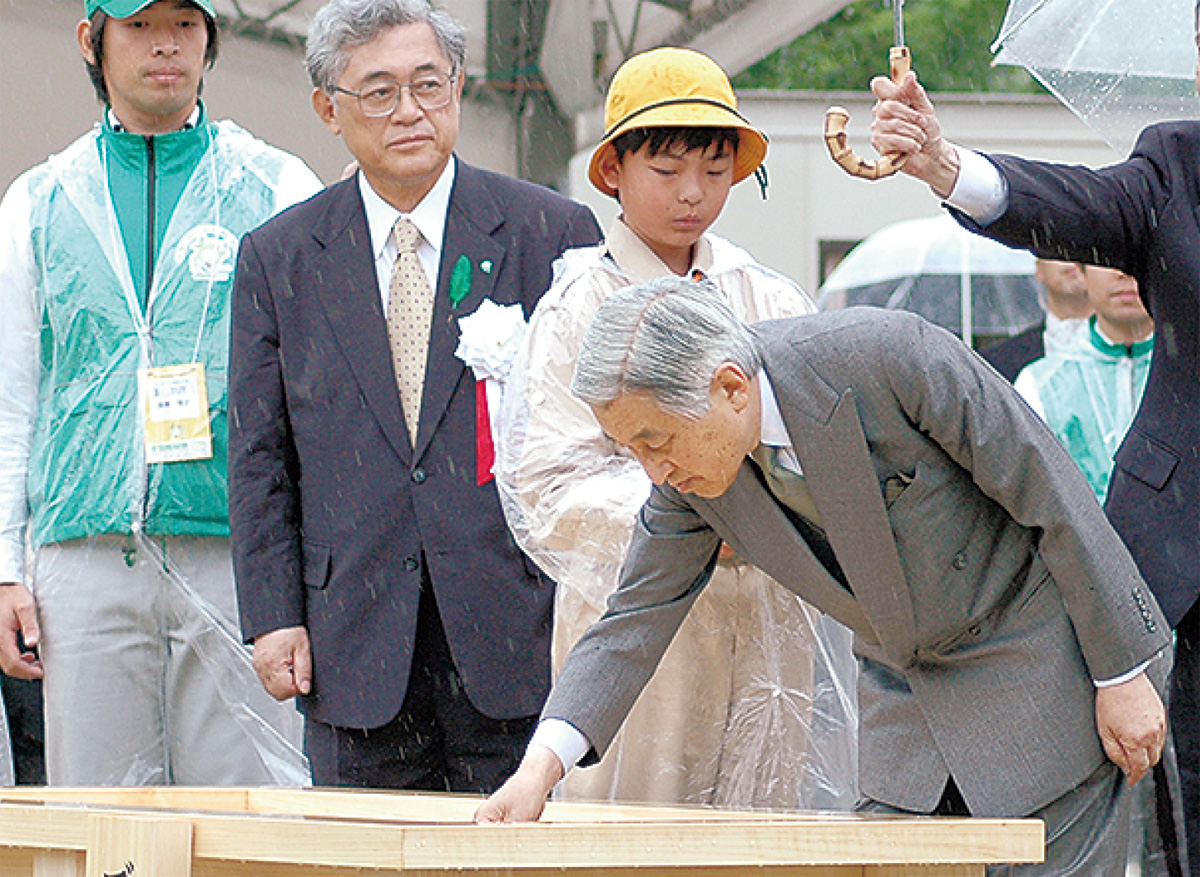 県立秦野戸川公園の天皇陛下によるお手まき
