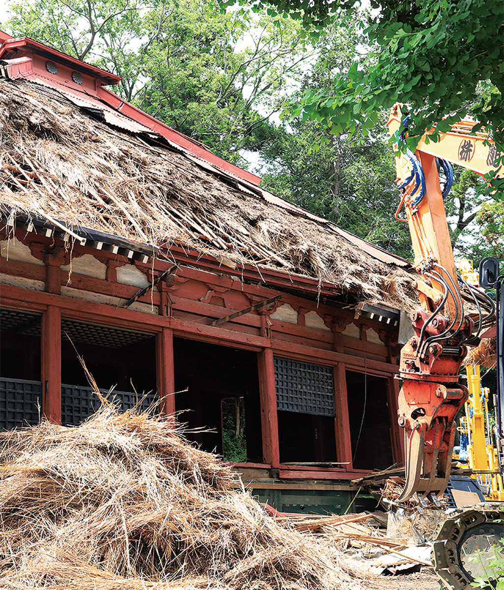 東光寺薬師堂 解体で茅葺屋根露出 新たな薬師堂を建設 秦野 タウンニュース