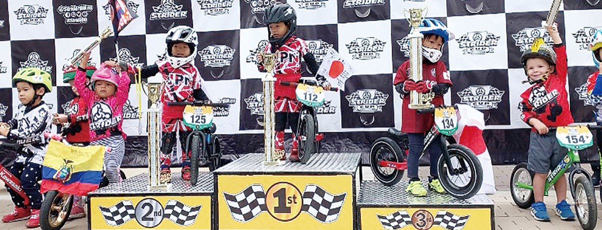 ２位の表彰台に上がる頼玖君