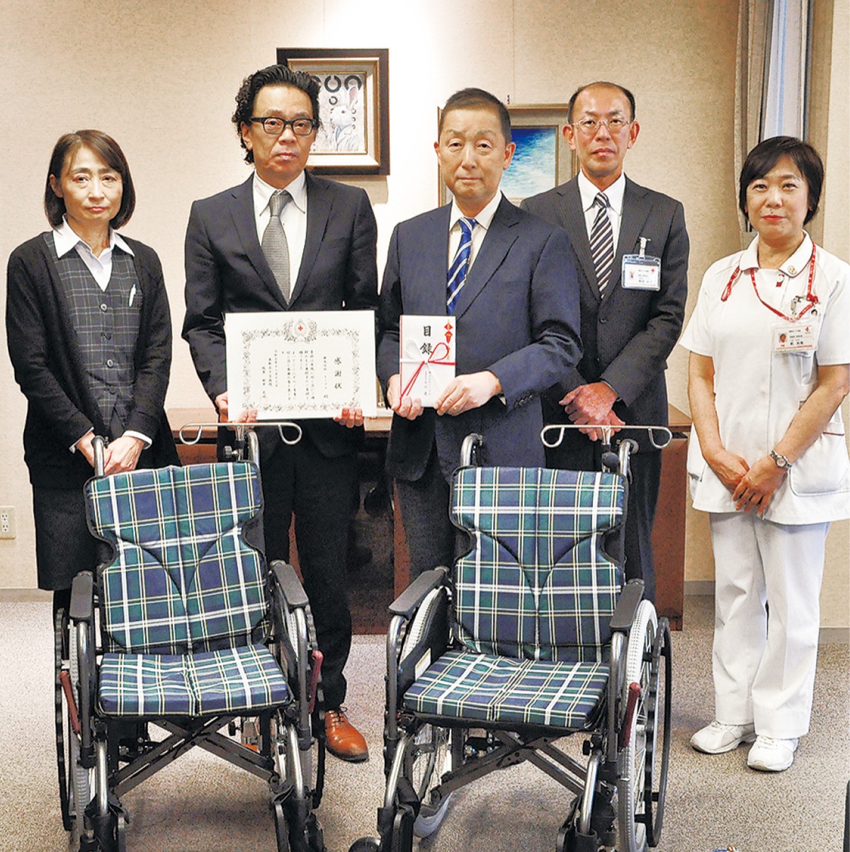 株 トープラが車いす寄贈 秦野赤十字病院から感謝状 秦野 タウンニュース