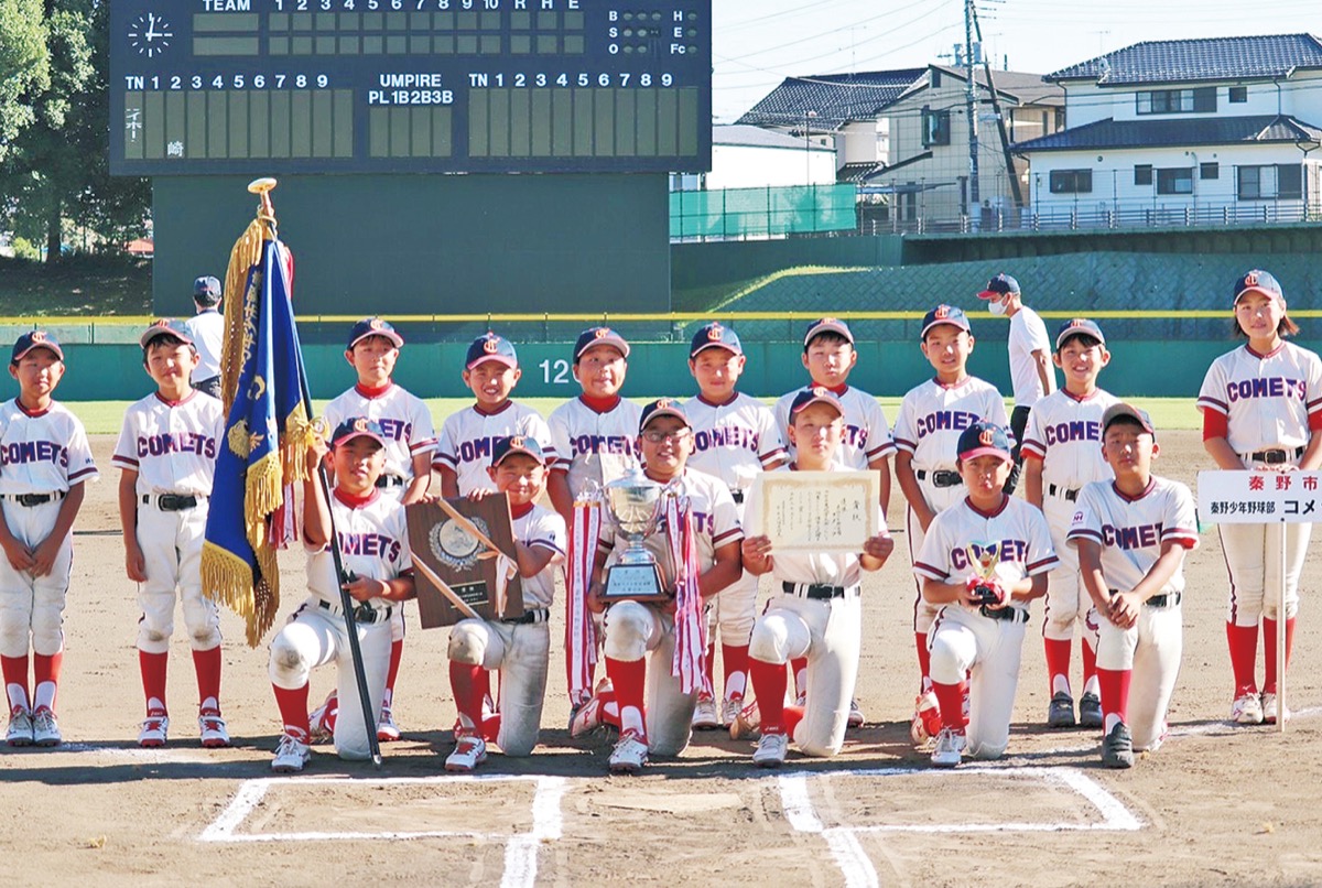 優勝を喜ぶコメッツの部員