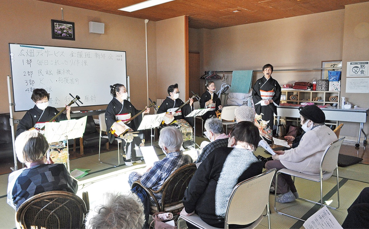 歌声響く新年会 (写真1)