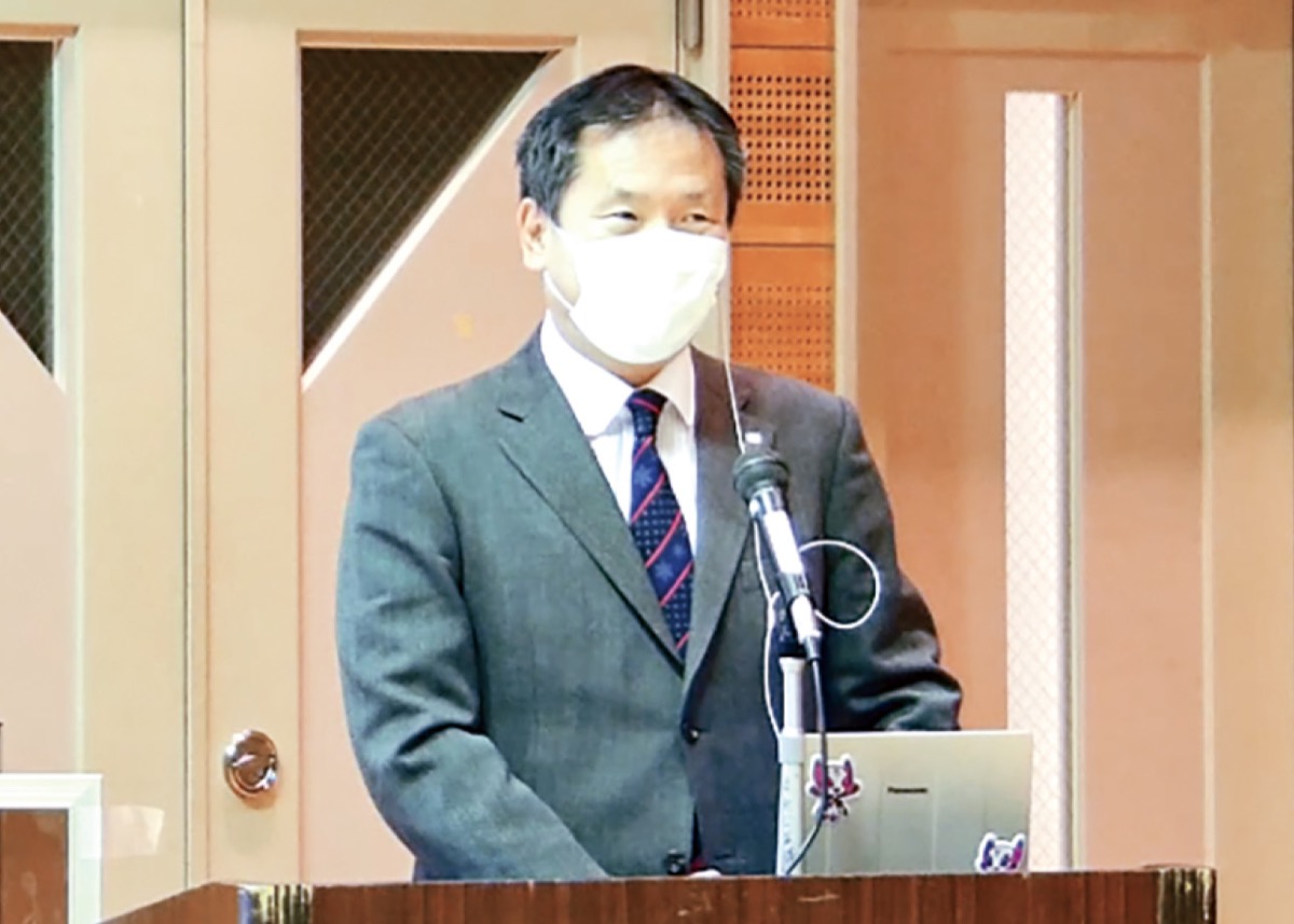 講演する河合さん