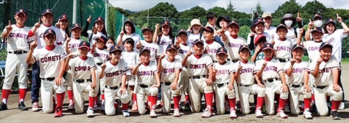 優勝を喜ぶコメッツのメンバー