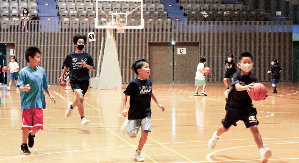 秦野総合高 高校生主体のバスケ教室 競技の技術と魅力伝え 秦野 タウンニュース