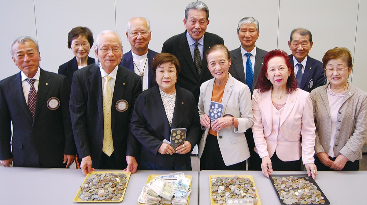 秦野名水ＲＣ 外貨３万円分 ユニセフへ 不要コインを市民が募金 | 秦野 | タウンニュース