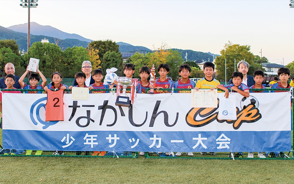 優勝を喜ぶ大根ラディッシュのメンバー