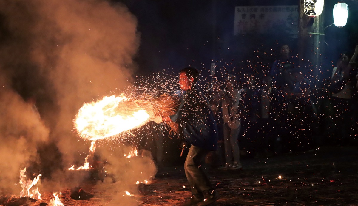 今年も勇壮に瓜生野百八松明