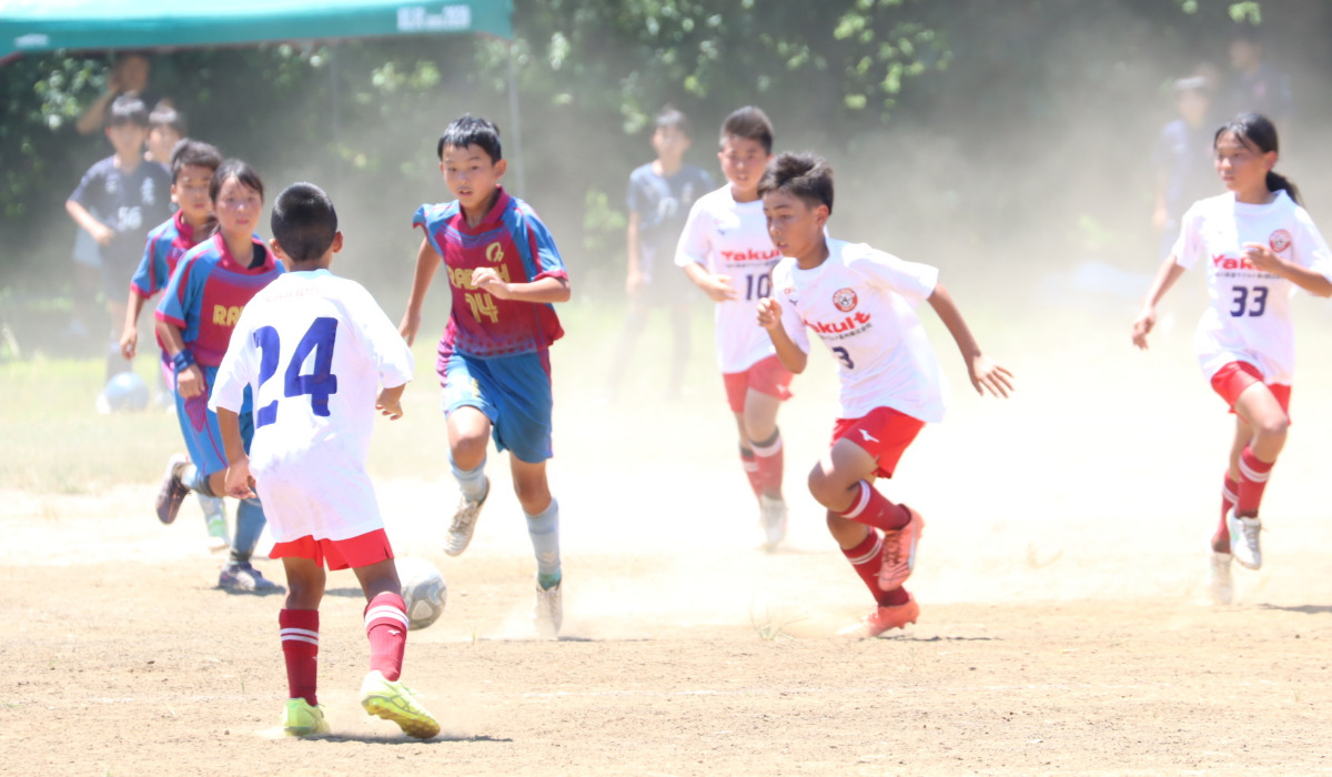 広がるサッカー仲間の輪