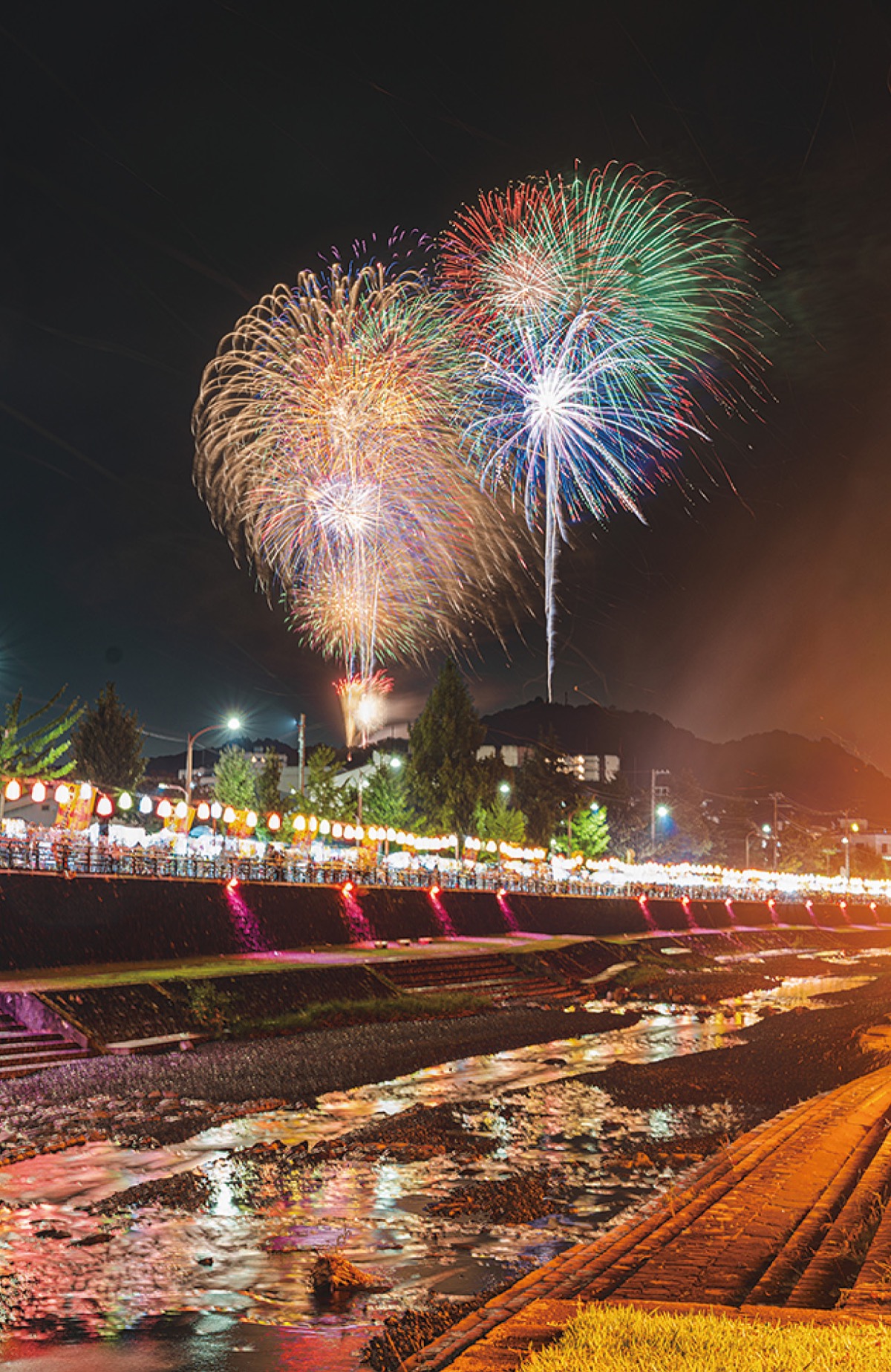 周年記念で花火2千発超