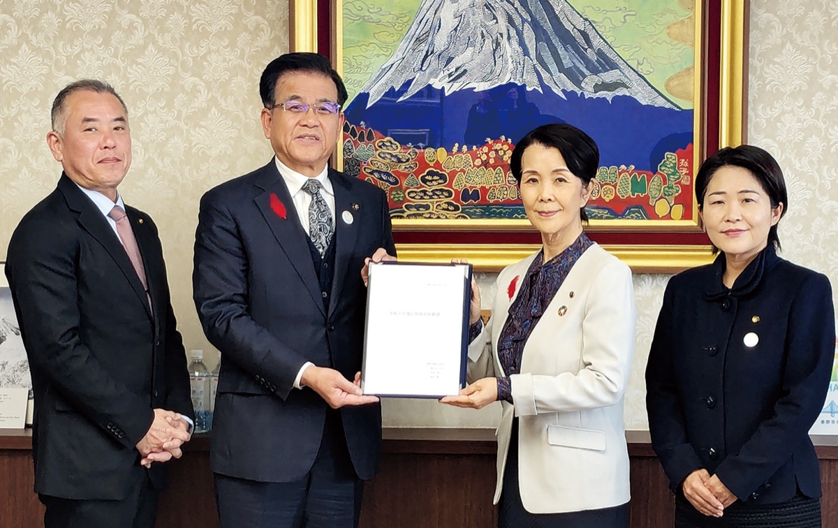 物価高騰対策の要望書を提出