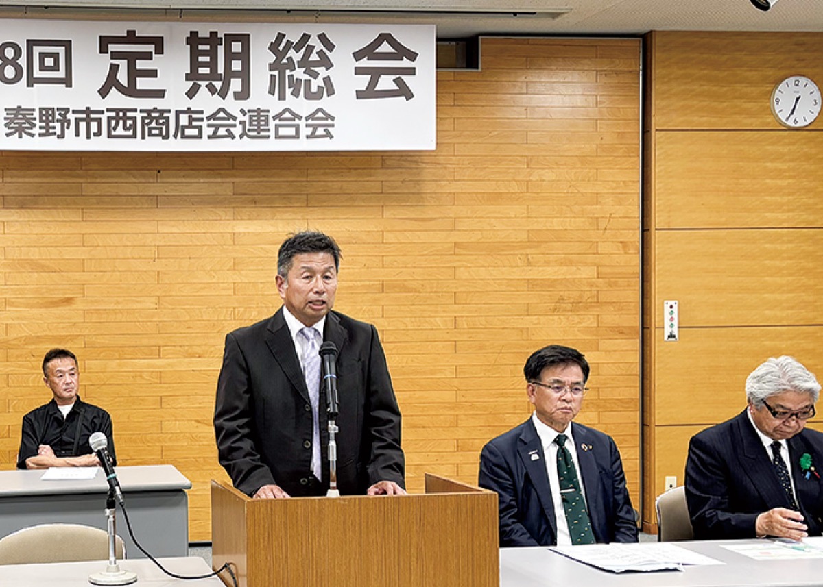 あいさつする西商連桐山会長