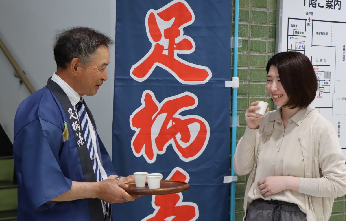 市役所で無料振る舞い