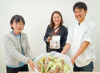 児相にお菓子の贈り物